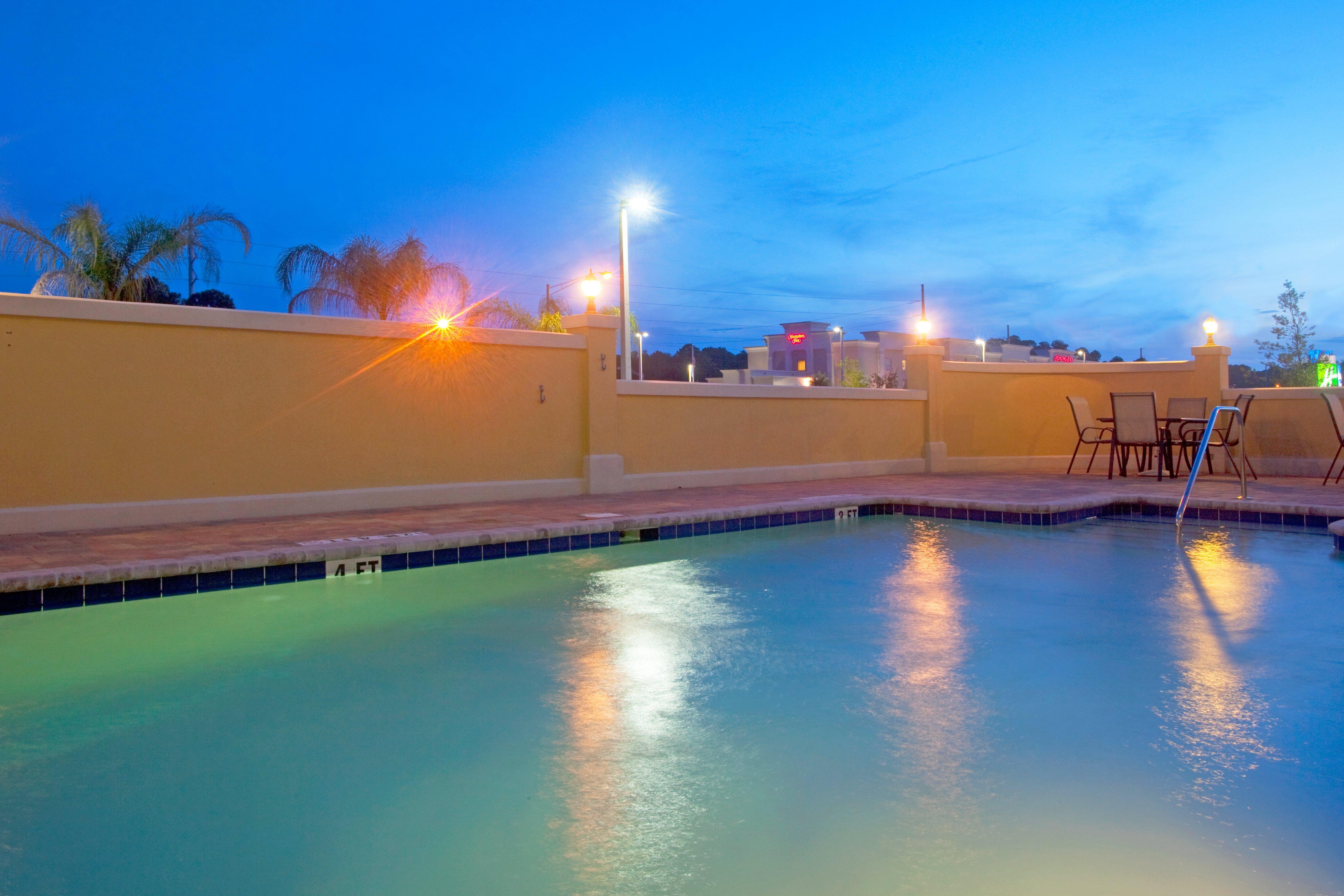 Express & Chaffee - West By Ihg