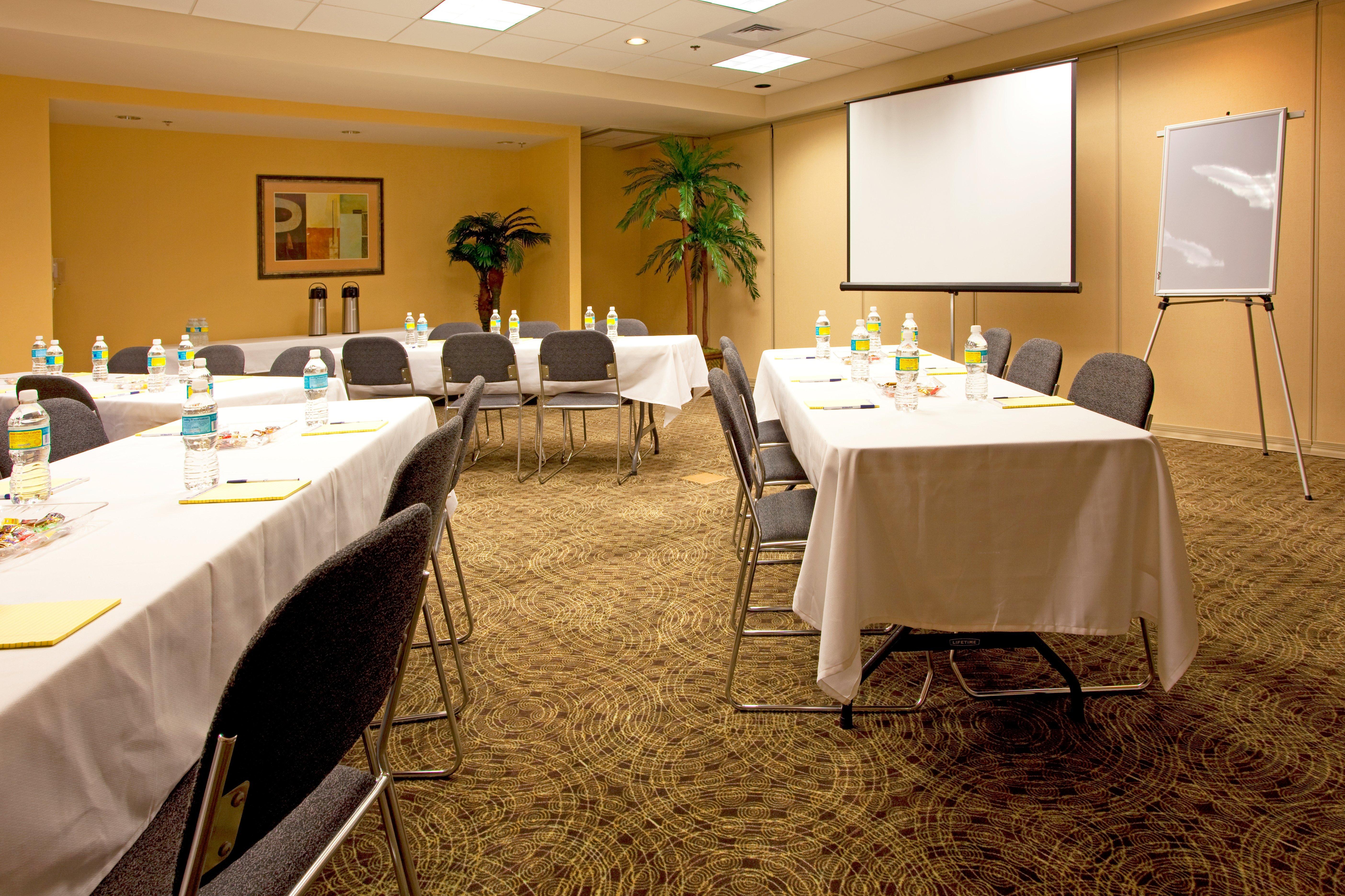 Hotel Express & Chaffee - West By Ihg 2*