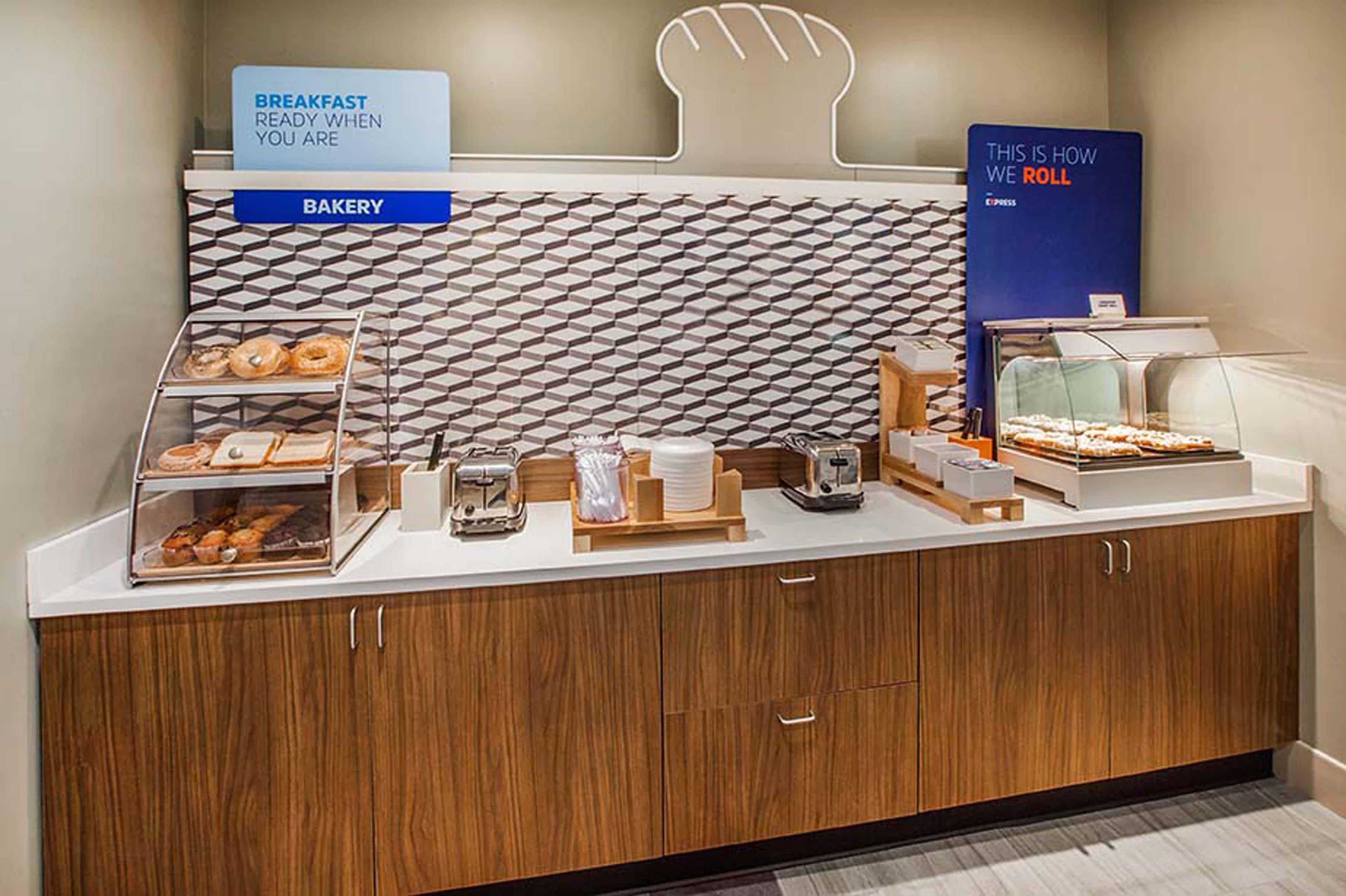 Express & Chaffee - West By Ihg